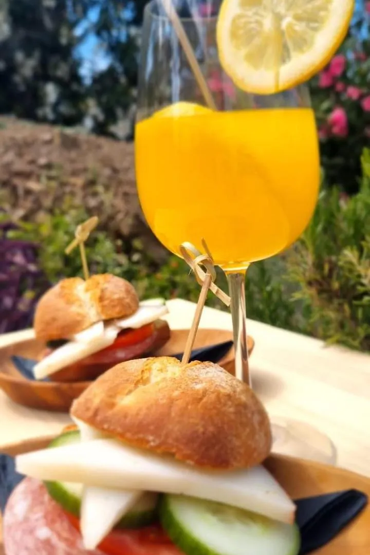 La Vista Vinuela Bed & Breakfast