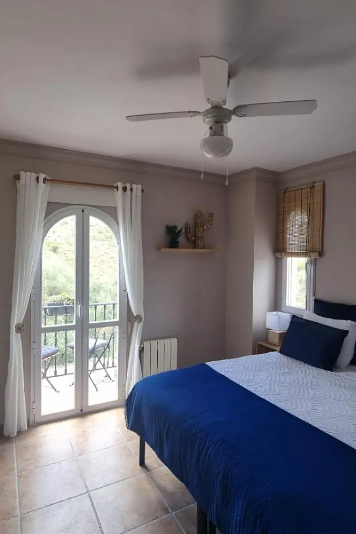 La Vista Vinuela Bed & Breakfast